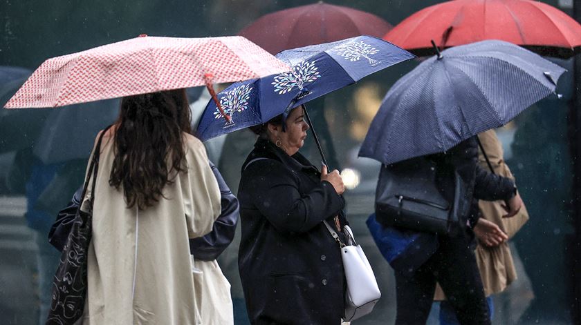 Nove distritos sob aviso laranja devido à chuva