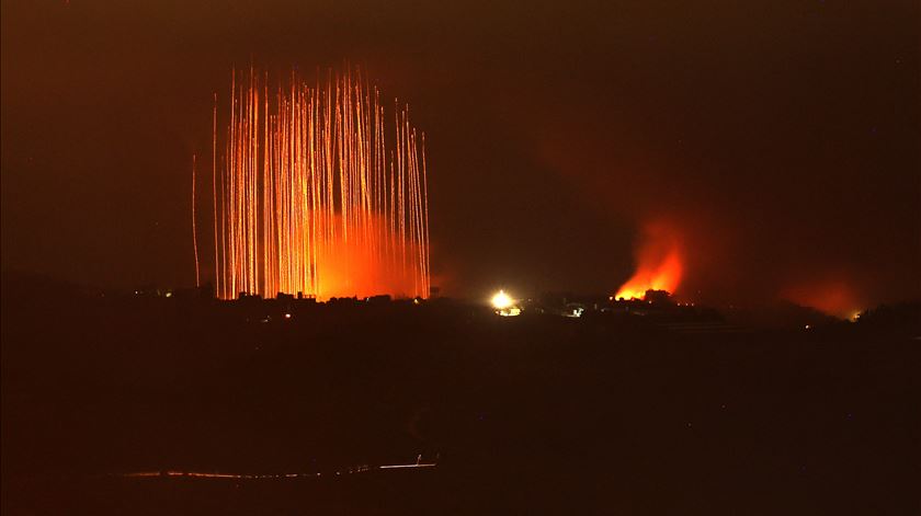 Israel ataca sul do Líbano após ordem de evacuação