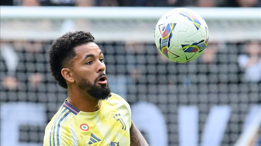 Douglas Luiz é jogador da Juventus e do Brasil. Foto: Alessandro Di Marco/EPA