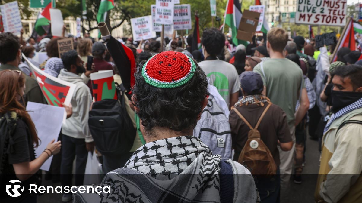 Palestinianos e judeus marcham em Nova Iorque pelo fim "das atrocidades" em Gaza