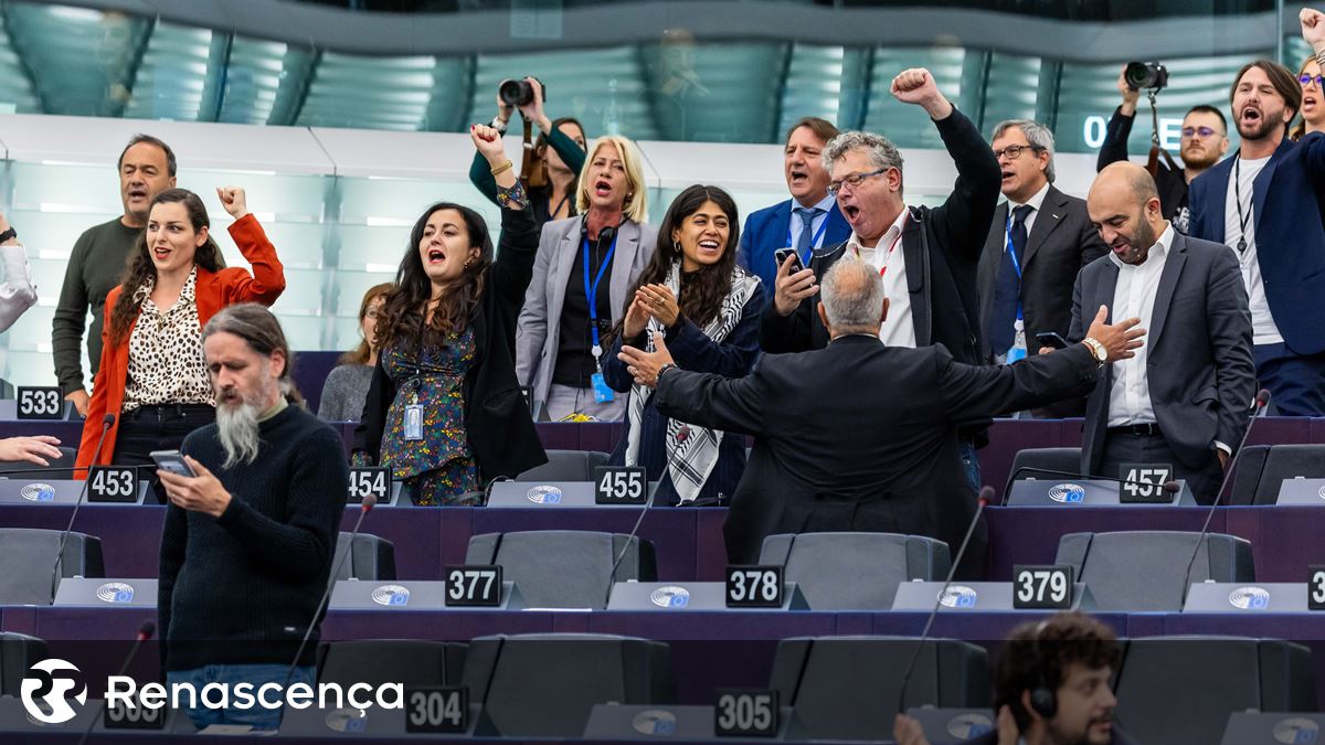 Eurodeputados à esquerda entoam "Bella Ciao" após intervenção de Orbán no PE