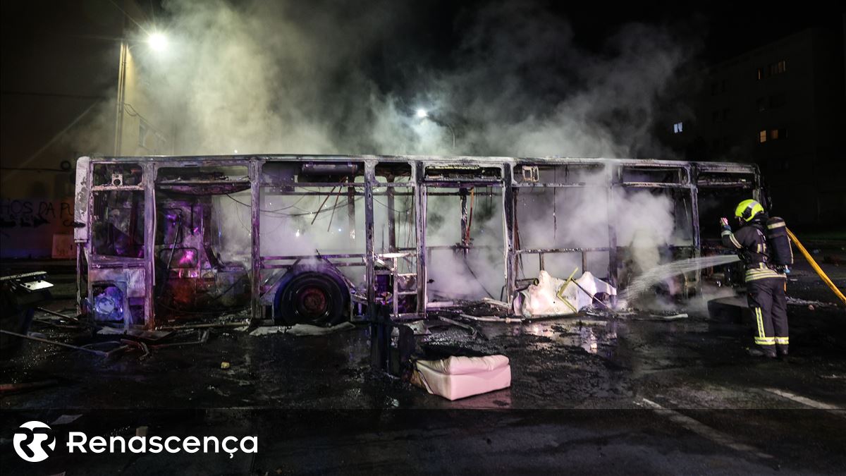 ​Autocarros arderam no segundo dia de desacatos após a morte de Odair Moniz