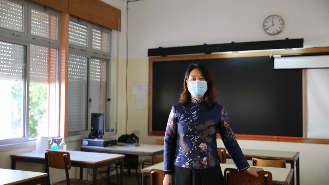 Yang Rinxuia, professora de mandarim, está a pouco mais de um ano em Portugal.
