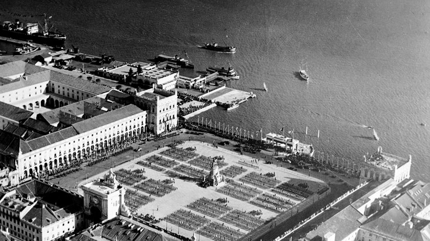Vista aérea da estação Sul e Sueste, 1940-59, autoria de António Passaporte. Foto: Associação  de Turismo de Lisboa