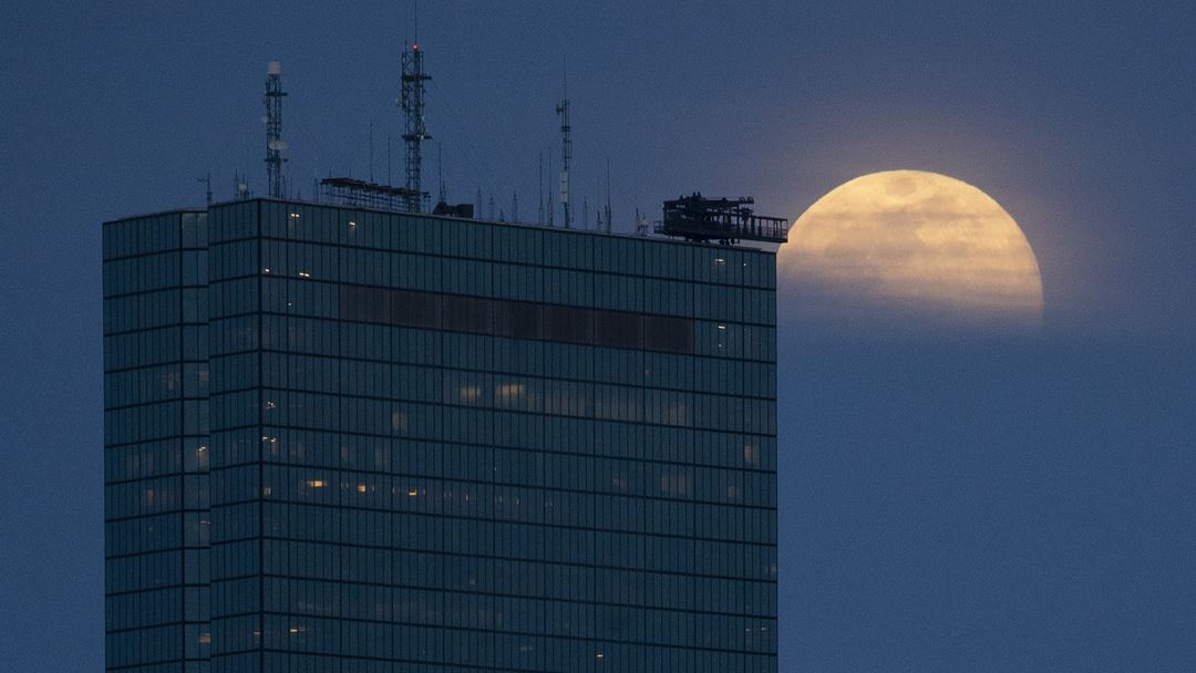 Boston, Estados Unidos. A segunda e penúltima Super Lua do ano, e que tem a maior amplitude, ocorreu na terça-feira. Foto: CJ Gunther/EPA