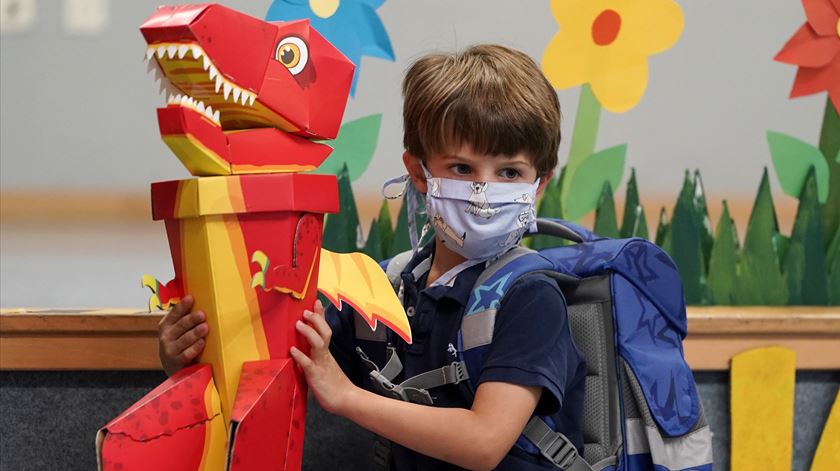 Uso de máscara poderá ser uma imposição nas escolas. Foto: EPA
