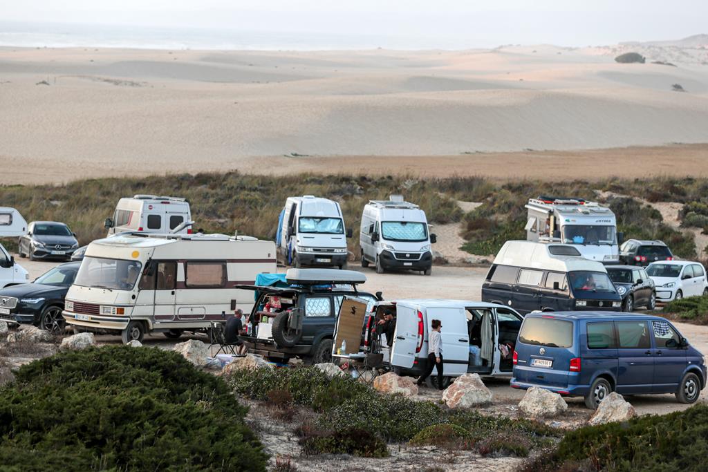Excesso de caravanas pode prejudicar a ordem pública e o ambiente. Foto: Luís Forra/Lusa