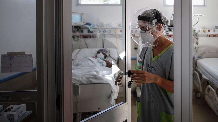 CHTS conta com 235 internados, dos quais 11 em cuidados intensivos. Foto: EPA (arquivo)