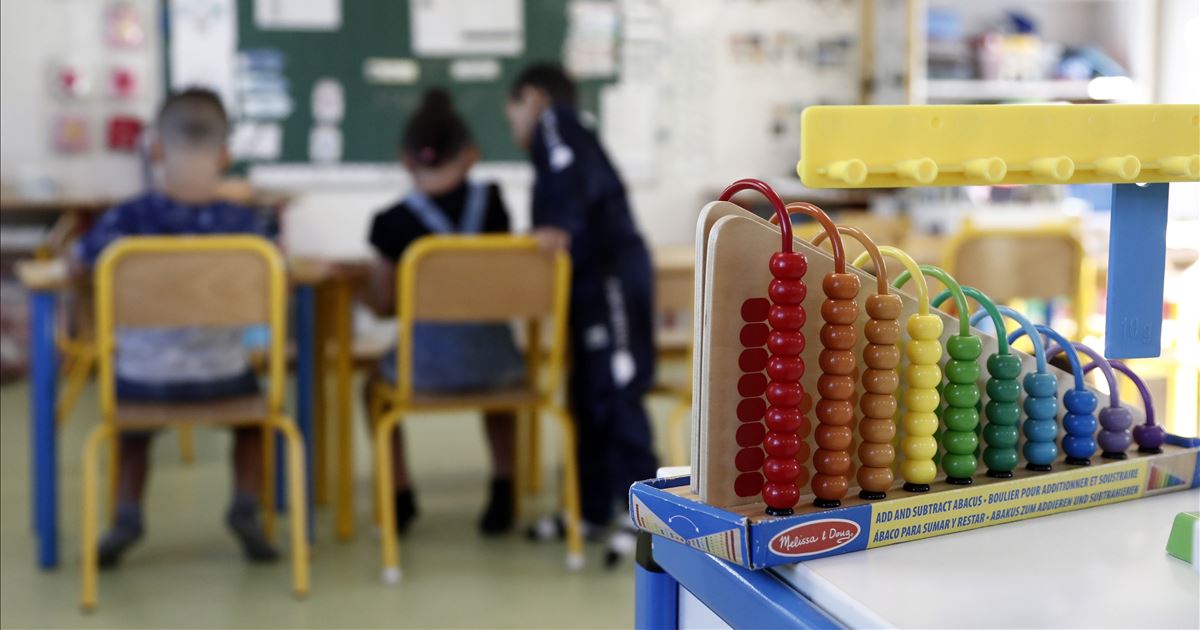 Criança de 4 anos fica esquecida dentro de autocarro escolar