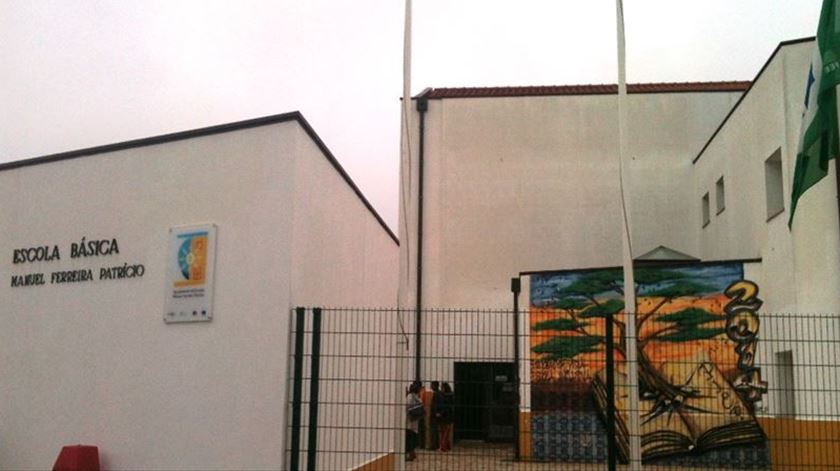 Férias prolongam-se bem para lá do natal na escola básica Manuel Ferreira Patrício, em Èvora. Foto: Rosário Silva/RR