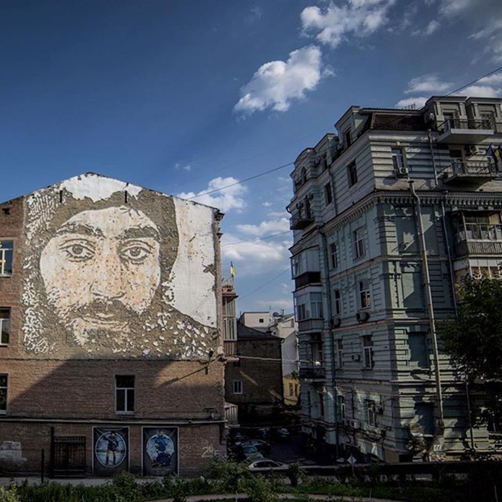 Mural do artista português Vhils em Kiev. Foto: DR