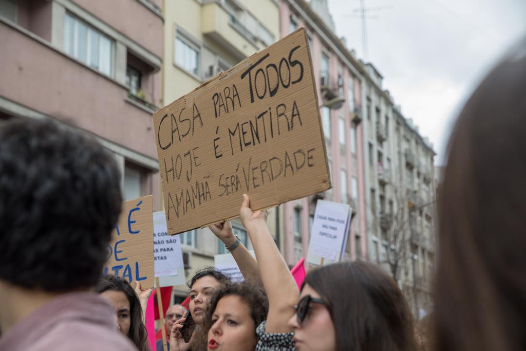 Manifestação "Uma Casa para Viver" em Lisboa. Foto: Marta Pedreira Mixão/RR