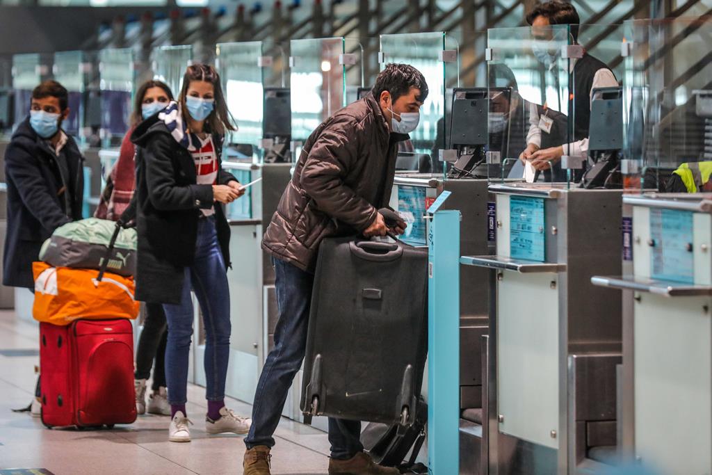 Regras para entrar em Portugal via aérea estão em vigor desde 1 de dezembro. Foto: Miguel A. Lopes/Lusa
