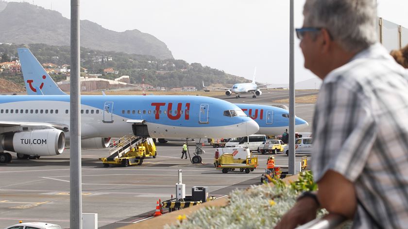 Teste de despistagem à Covid-19 é obrigatório ao aterrar na Madeira. Foto: Homem de Gouveia/Lusa