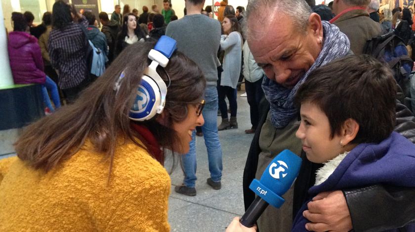 Miriam Gonçalves com um pai e um filho que já não se viam desde o Natal do ano passado