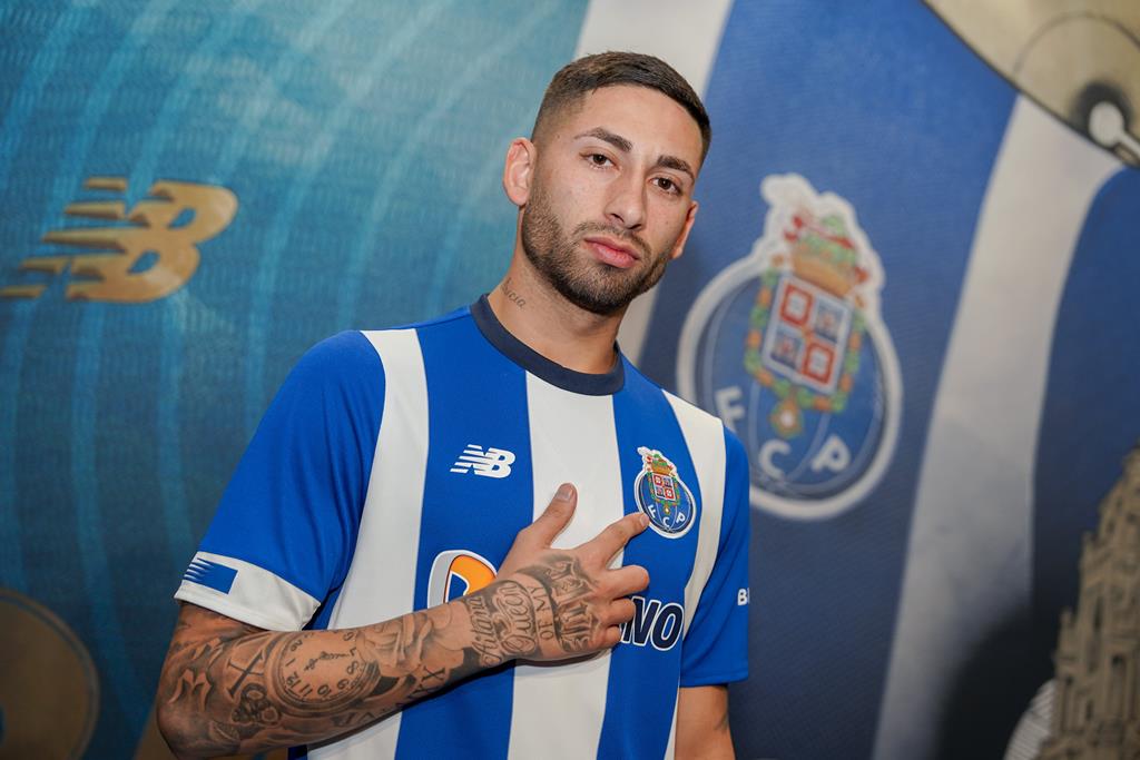 É daqueles jogadores que ditam o ritmo do jogo. O perfil Alan Varela, novo  jogador do FC Porto