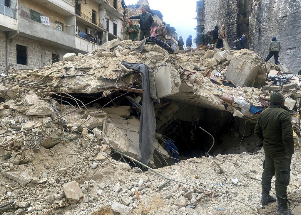 Sismo em Aleppo, na Síria. Foto: Firas Makdesi/Reuters