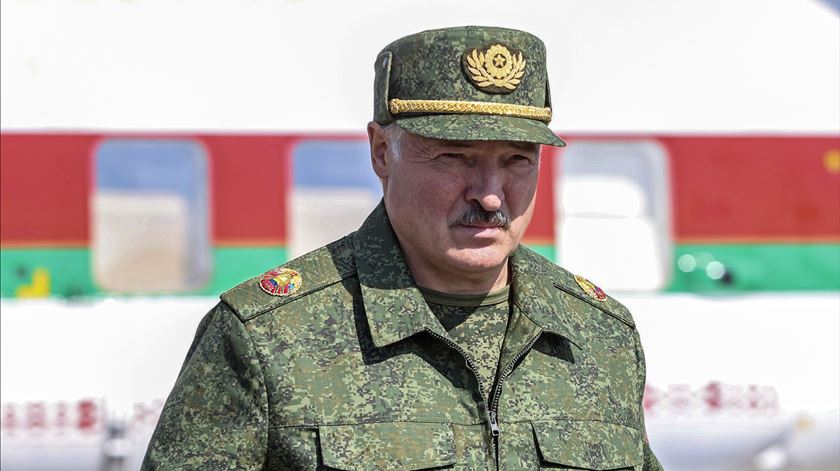 Lukashenko continua a culpar o ocidente pela instabilidade na Bielorrússia. Foto: Andrei Stasevich/EPA