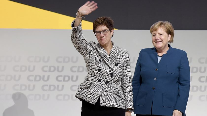 Annegret Kramp-Karrenbauer sucedeu a Merkel na lideranca da CDU no final de 2018. Foto: Clemens Bilan/EPA