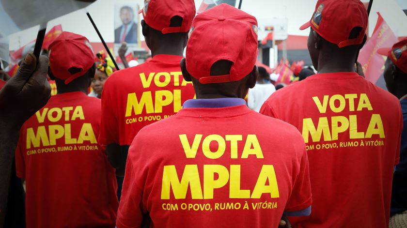 O ex-presidente José Eduardo dos Santos deve manter-se na liderança do MPLA até ao próximo ano. Foto: Manuel de Almeida/Lusa 