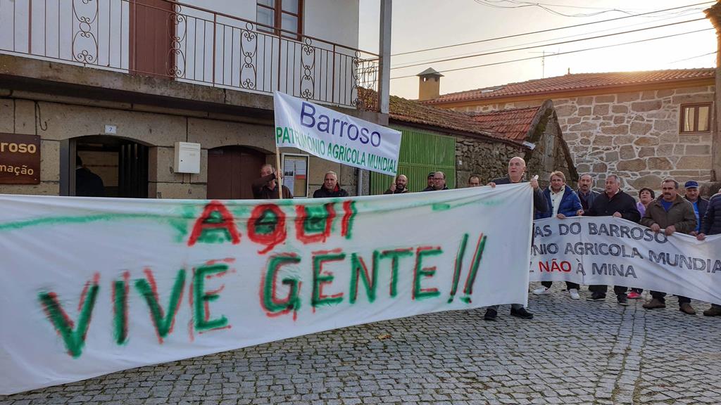 Populações protestam contra as explorações mineiras na região do Barroso. Foto: Olímpia Mairos/RR