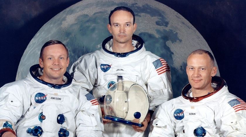 Neil Armstrong, Michael Collis e Edwin Eugene. Foto. Wikimedia Commons