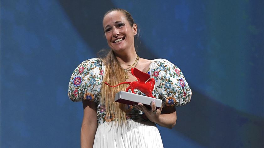 Ana Rocha de Sousa foi galardoada com o Leão do Futuro e o Prémio Especial do júri no festival de Veneza deste ano. Foto: Claudio Onorati/EPA