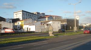 33 reclusos ficaram a 20 centímetros de escapar da prisão, nos Açores