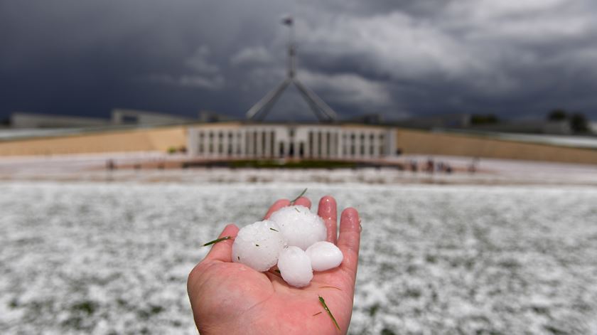 Canberra, capital da Austrália, foi fortemente afetada pela tempestade de granizo. Foto: Mick Tsikas/EPA