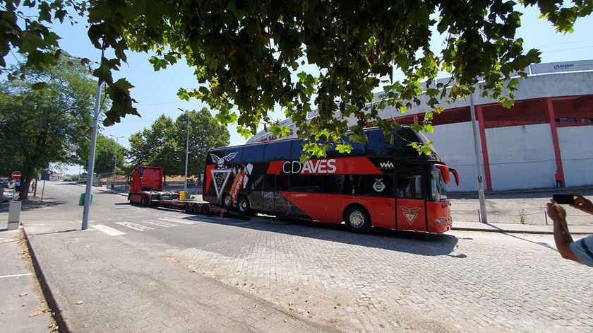 Autocarro do Desportivo das Aves foi arrestado e rebocado Foto: Carlos Valente