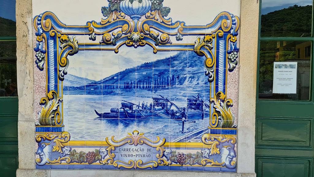 Painel de azulejos da Estação do Pinhão. Foto: Olímpia Mairos/RR