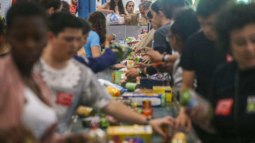 Banco Alimentar Contra a Fome recebeu mais de 55 mil pedidos de ajuda desde o início da pandemia. Foto: José Sena Goulão/Lusa