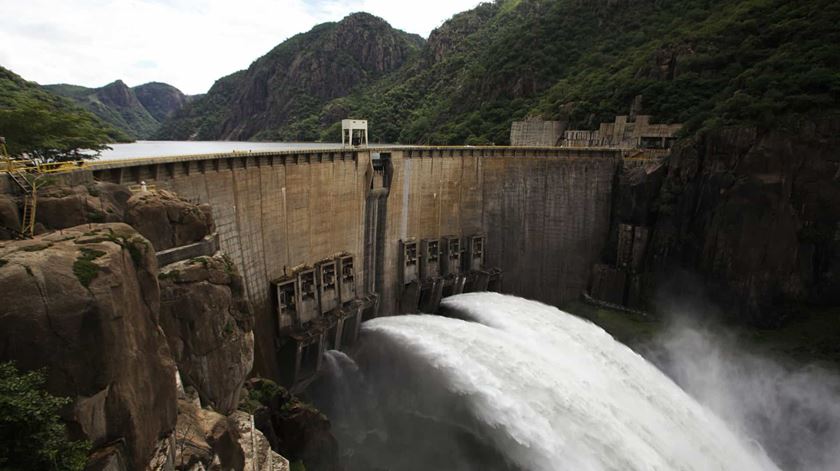 A barragem de Cahora Bassa, em Moçambique, tem a quarta maior albufeira de África. Foto: André Kosters/LUSA
