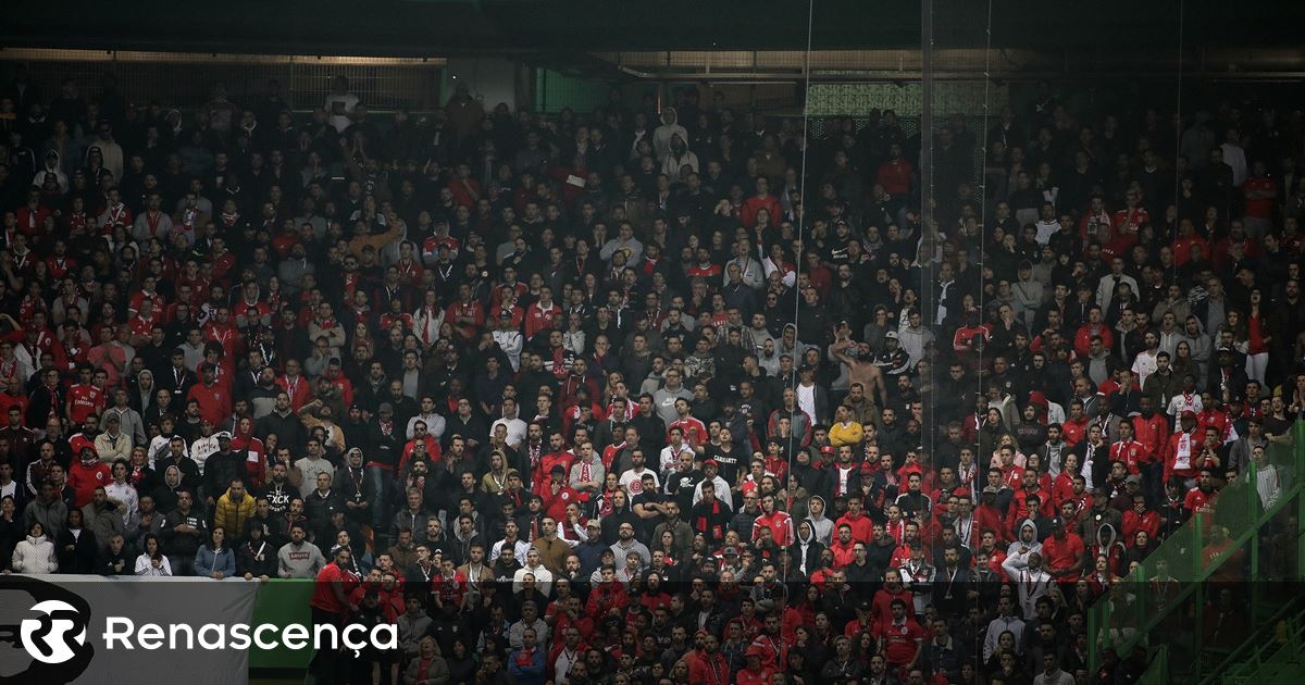 Benfica Recebido Por Centenas De Adeptos Em Gaia Renascen A