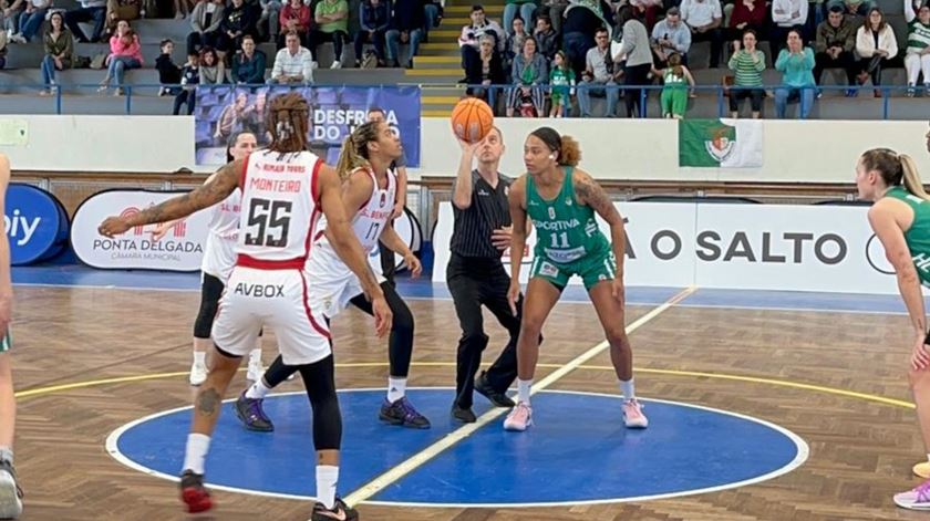 Benfica reconquista campeonato de basquetebol feminino
