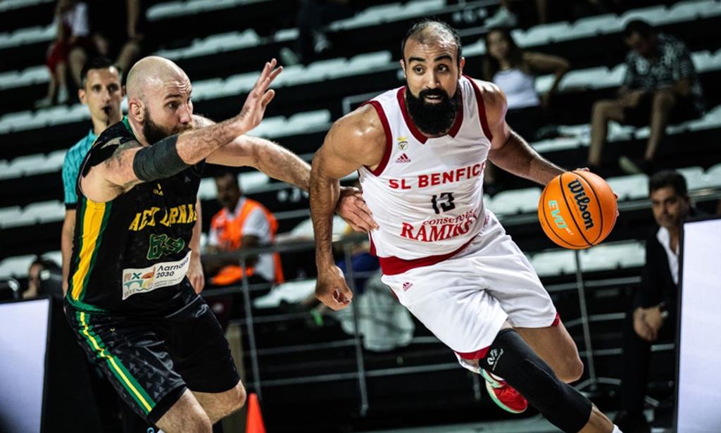 Benfica garante apuramento inédito para a Liga dos Campeões de basquetebol  - SIC Notícias