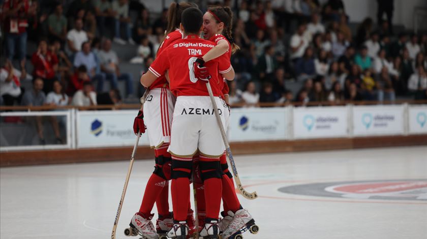 Benfica goleia Oliveirense e está na final