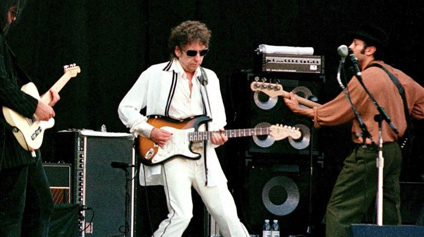 Bob Dylan durante um concerto no festival Escalarre, em Espanha, em julho de 1998. Foto: Laurent Ais/EPA