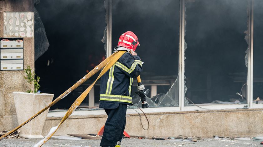 Incêndio no Porto fez cinco feridos e um desaparecido. Foto de arquivo: Rui Farinha/Lusa