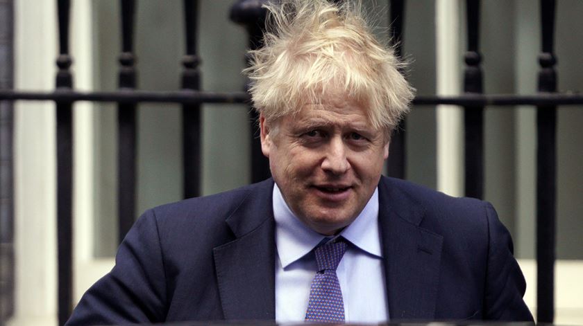 Boris Johnson criticado por académicos, mas mantém o rumo. Foto: Will Oliver/EPA