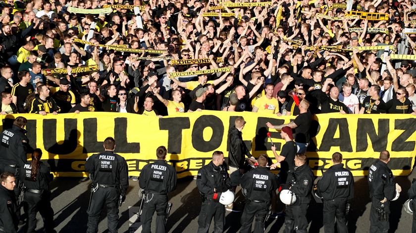 O Borussia Dortmund é dos clubes alemães com mais adeptos. Tal como todos os outros, não terão paoio nas bancadas até final do ano. Foto: Friedmann Vogel/EPA