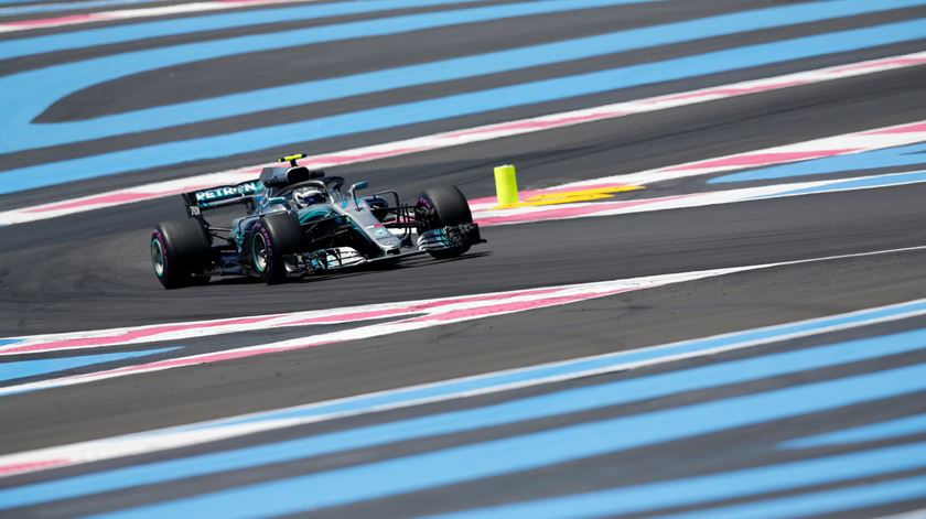 Bottas, em Mercedes, foi o segundo mais rápido em Le Catellet. Foto: Jean-Paul Pelissier/Reuters