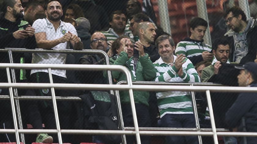 Bruno de Carvalho no meio dos adeptos do Sporting. Foto: Miguel A. Lopes/Lusa