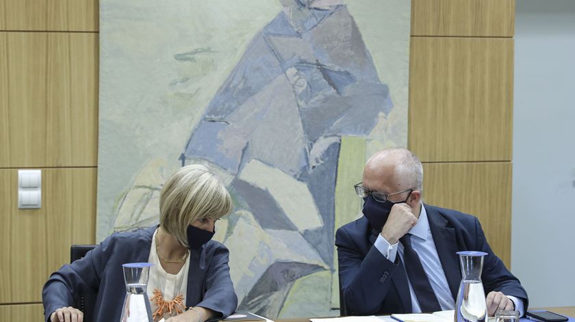 O ministro da Administração Interna, Eduardo Cabrita, com a ministra da Saúde, Marta Temido. Foto: Miguel A. Lopes/Lusa