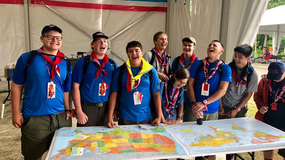 Escuteiros norte-americanos marcam os Estados de onde vêm Foto: Facebook 24th World Scout Jamboree 2019
