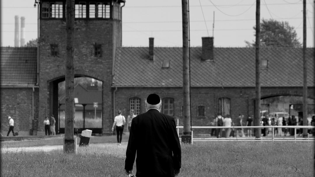 À espera estavam milhares de prisioneiros que conseguiram sobreviver ao extermínio decretado pelo regime nazi