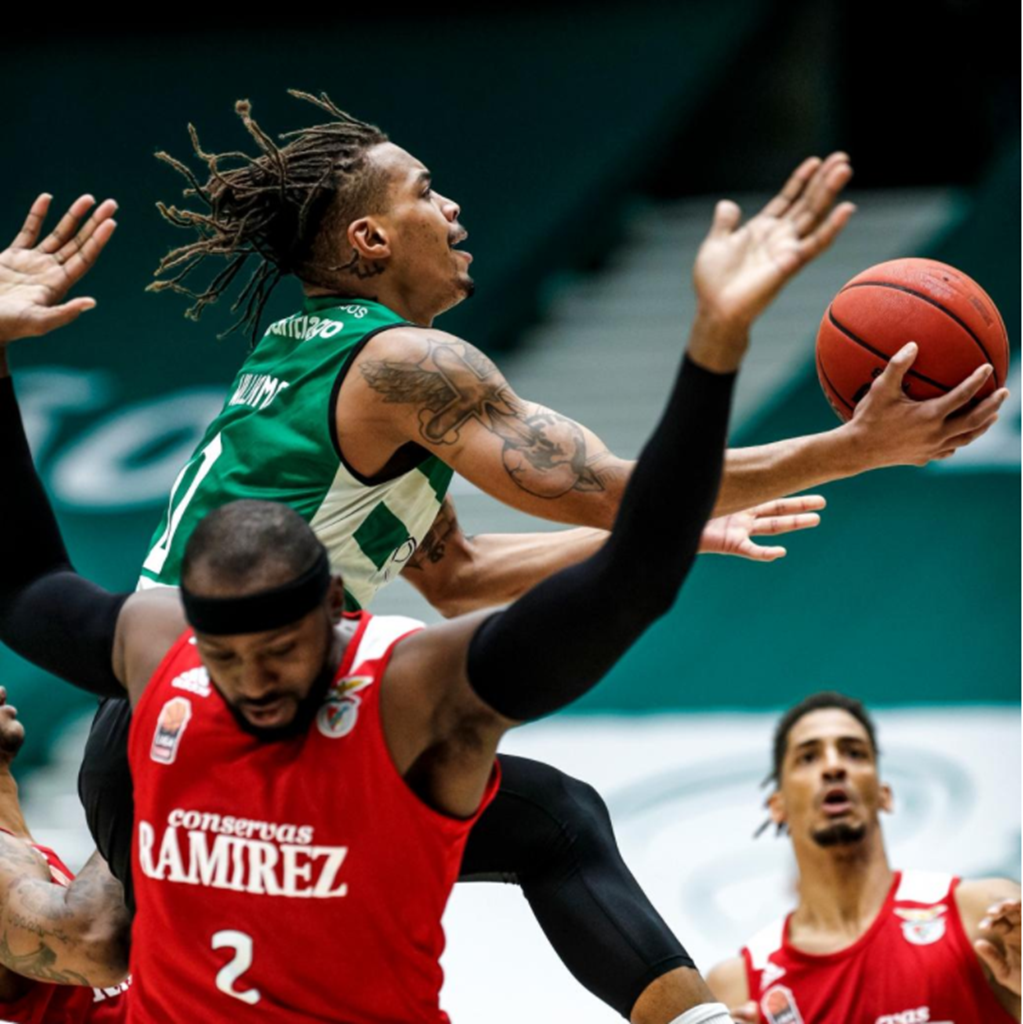 Basquetebol. Benfica ganha por mais de 70 pontos à Ovarense e está na final  - Renascença