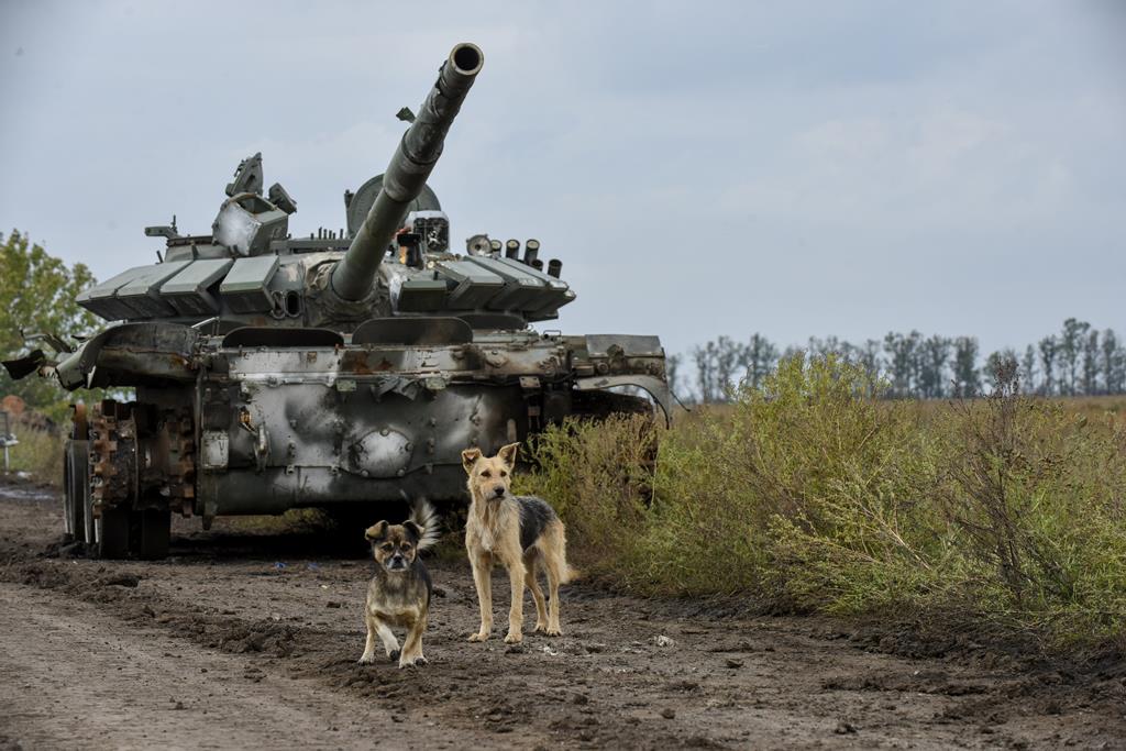 Tanque russo capturado na região de Kharkiv. Foto: Oleg Petrasyuk/EPA