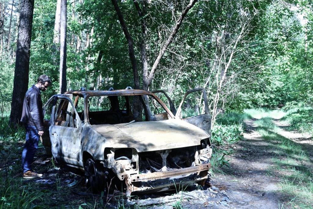 Carro incendiado do jornalista Maks Levin. Foto: Patrick Chauvel/RSF