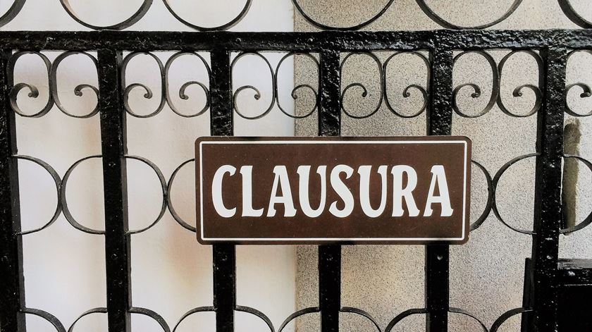Por enquanto pode-se visitar a clausura da Cartuxa, mas em breve voltará a fechar-se. Foto: Rosário Silva/RR